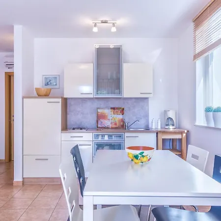 Pinia - A4 Second Floor - Mpolo Apartment