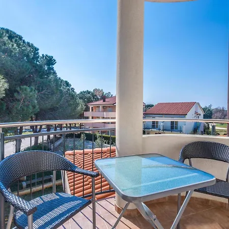 Pinia - A4 Second Floor - Mpolo Apartment *